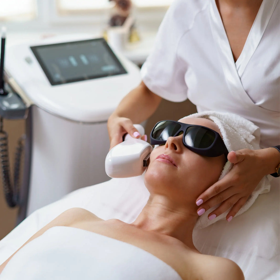 Laser vs Microneedling