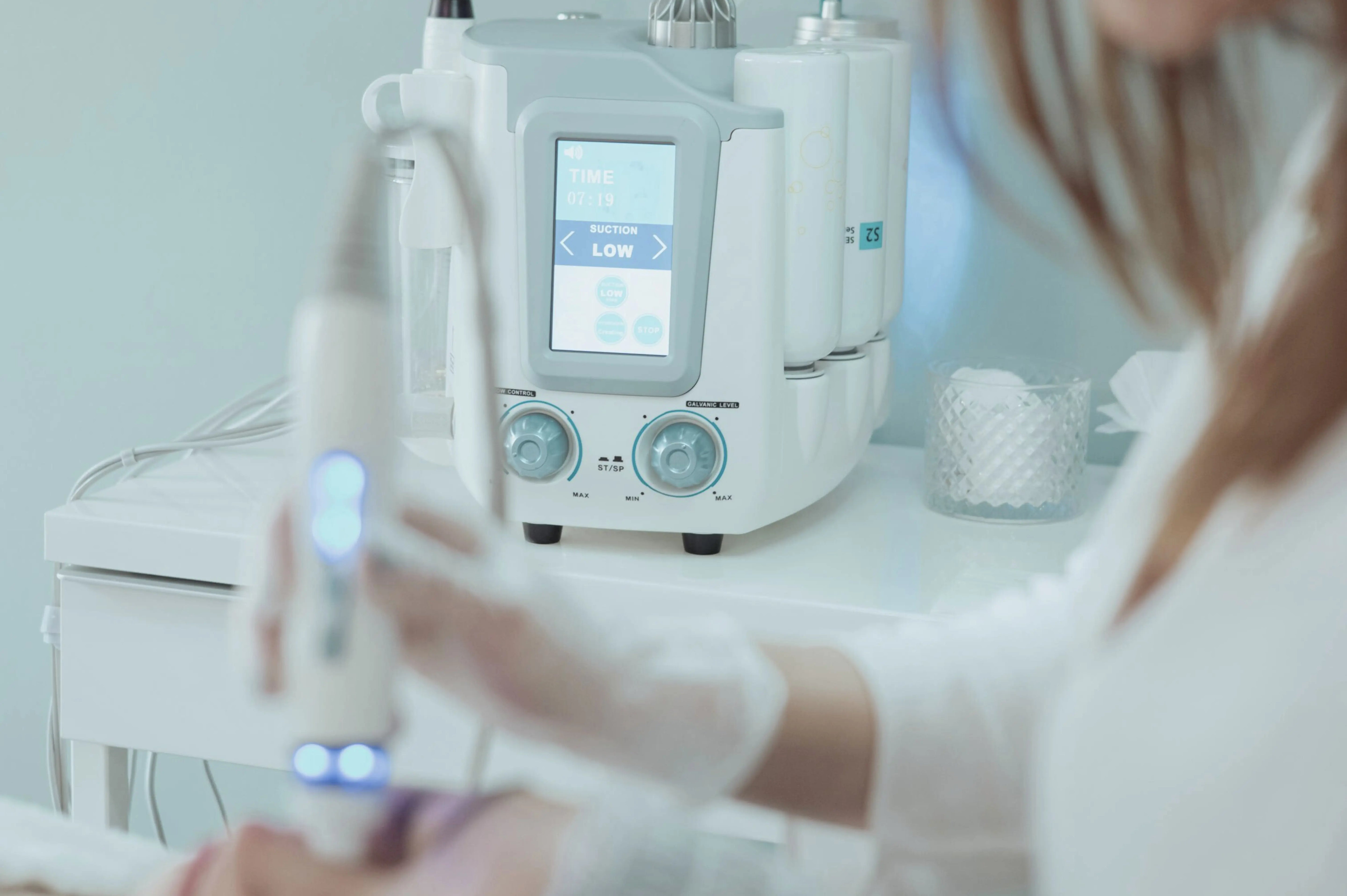 Microneedling vs Hydrafacial