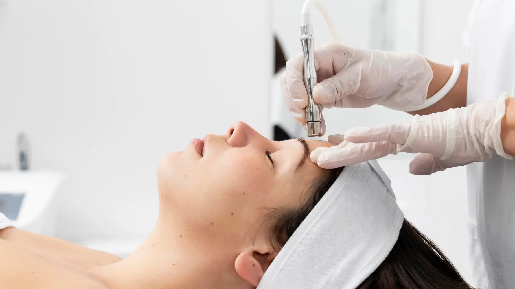 Difference Between Microdermabrasion and Microneedling